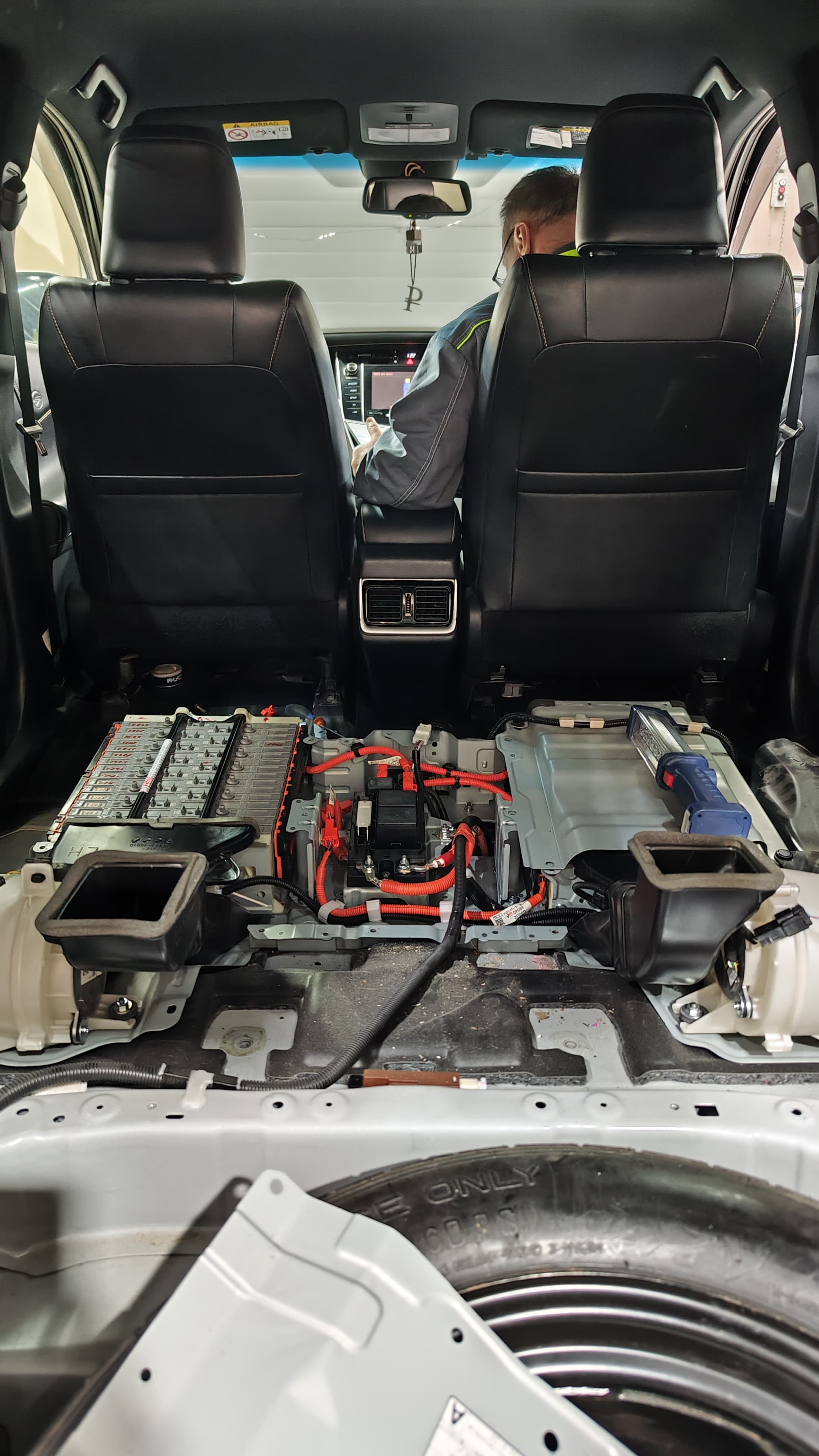 Ремонт высоковольтной батареи Toyota Harrier AVU65